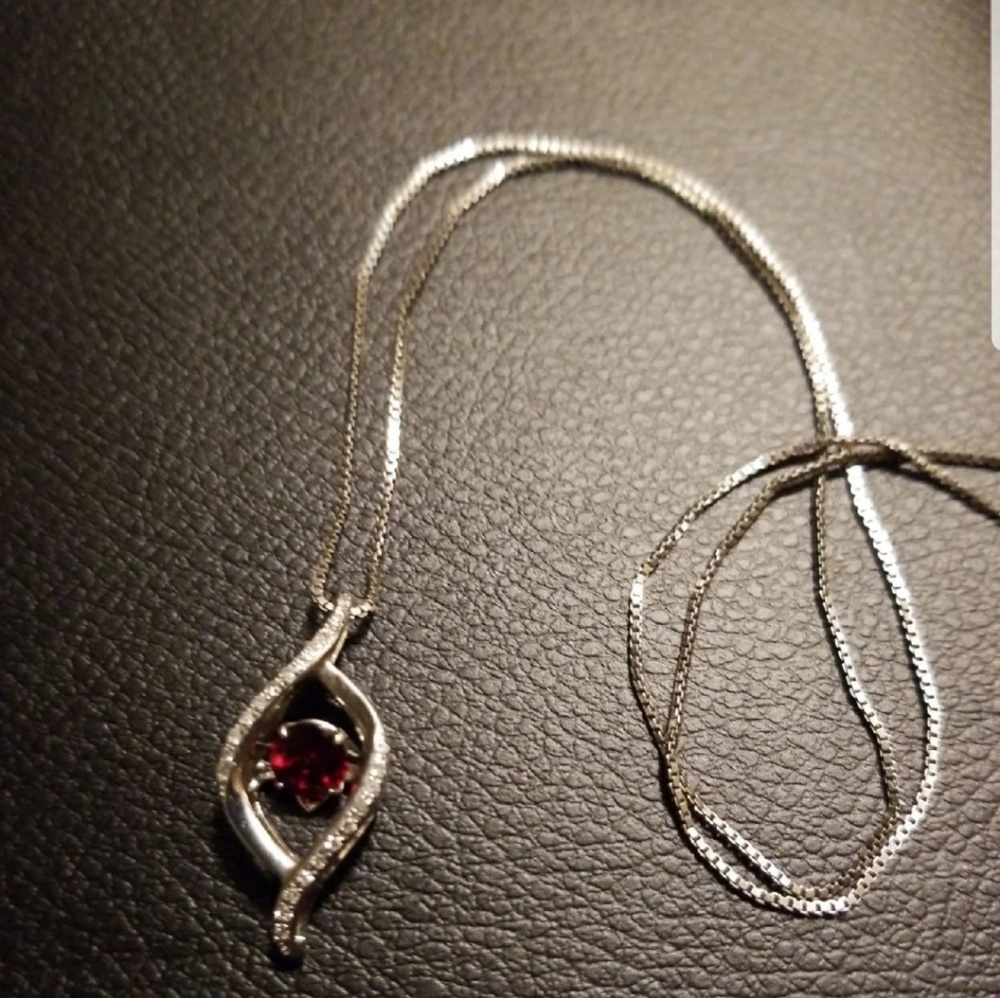 ❌SOLD❌ Dancing garnet 925 stamped necklace
